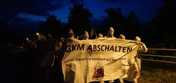 Die ersten Aktivist*innen ziehen im Morgengrauen zum GKM.